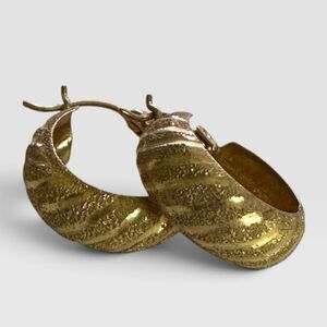 Vintage 14K Yellow Gold Textured Twist Hoop Earrings 1" 1.60g